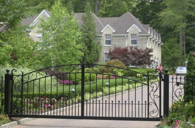 8 INFORMANT MUELLER  ARIS